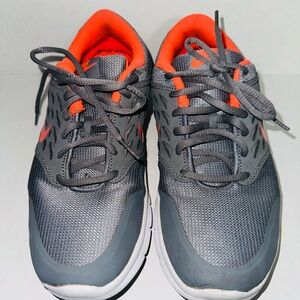 Nike Gray Running Shoes Women’s Size 9.5 Low Top Lace Up Sneakers #677136-061